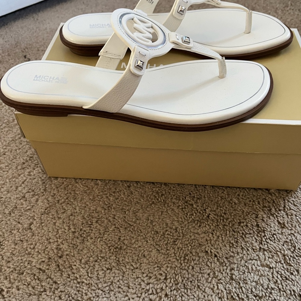 Michael Kors Aubrey Cut Out Thong Sandal size 10 - Picture 4 of 5